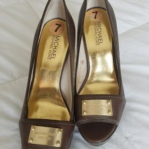 Gorgeous Michael kors brown heels